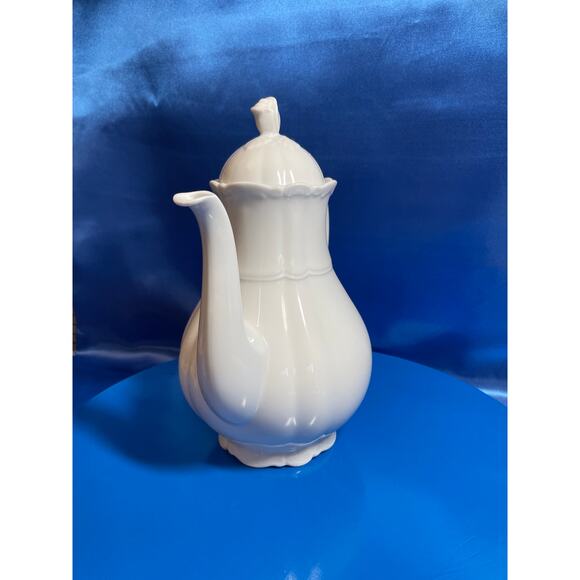 Vintage White Porcelain Mitterteich Bavatia Germany Teapot and Creamer - Picture 5 of 10